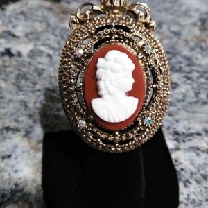 Vintage Cameo Brooch